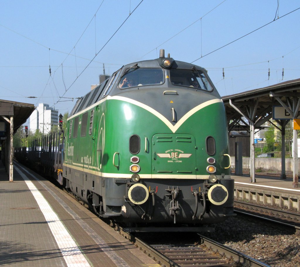 Die B.E.G. V200 , bzw. 220 053 , am 8.4.11 in Bonn-Beuel.Gru an den Tf! ;-)