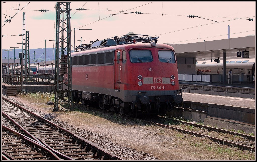 Die bei Kraus Maffei gebaute 115 346-9 ohne seitenfenster im motorcompartiment ist eigentlich ein Bugelfallte ....