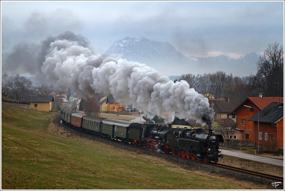 Die beiden Dampfloks 78 618 & 638 1301 ziehen den R 14313 von Attnang Puchheim nach Simbach. 
Dampfspektakel Hausruck 2011 
Attnang 13.3.2011