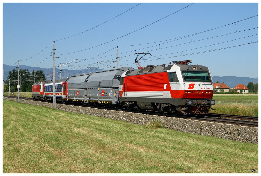 Die beiden E-Loks 1014 014 + 1014 003 fahren mit dem Messzug SPROB 97736 von Unzmarkt nach Knittelfeld.Getestet wurden die beiden Talns.
Lind 29.6.2010