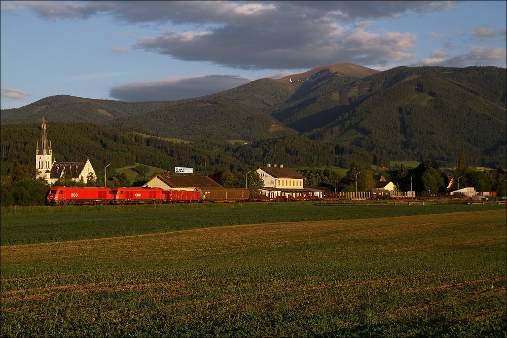 Die beiden Hercules 2016 046 und 044 fahren mit dem Leerzug 55558 von Frantschach nach Zeltweg. 
Wei�kirchen 4.6.2010