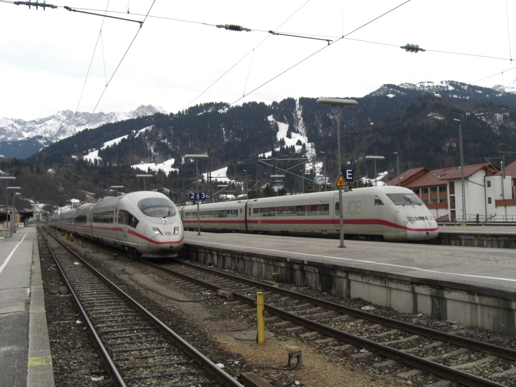 Die beiden ICE´s  Wolfsburg  und  Quedlinburg  stehen am 20. Mrz 2010 im Bahnhof von Garmisch Partenkirchen. 