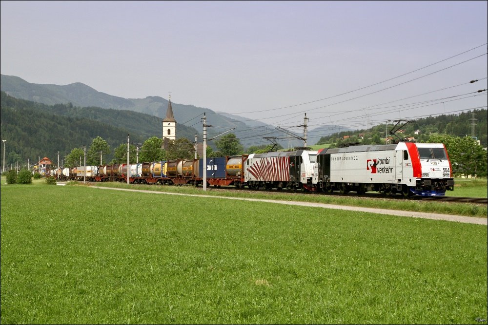 Die beiden Lokomotion Loks, 185 664 Kombiverkehr + 185 666 Nils fahren mit dem Tauernumleiter 41861 von Freilassing nach Spielfeld. 
11.6.2010 Kammern