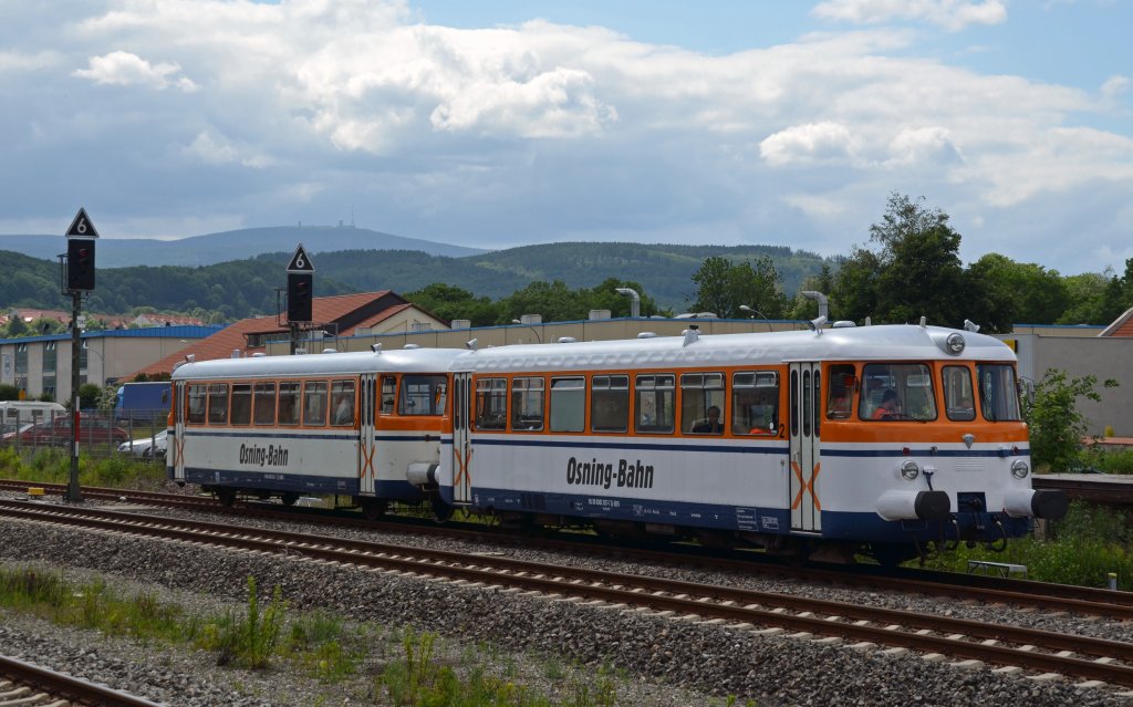 Die beiden Triebwagen der Osningbahn warten am 09.06.12 in Wernigerode auf die Rckfahrt.