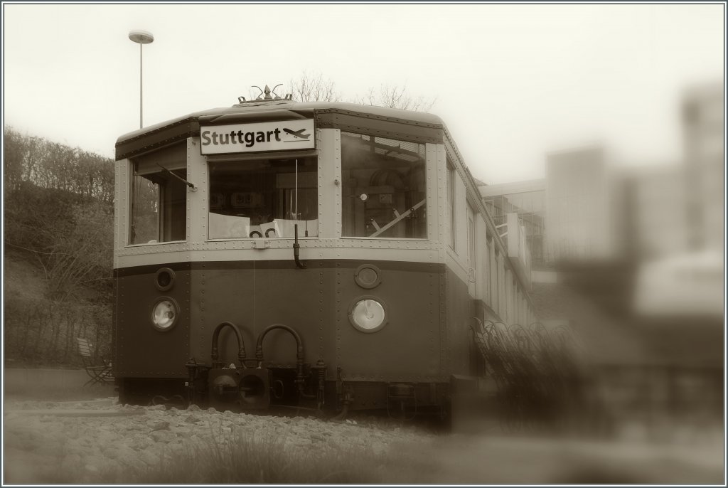 Die Berliner S-Bahn 475 608-6 ist in Stuttgart Flughafen/Messe angekommen.
30. Mrz 2012