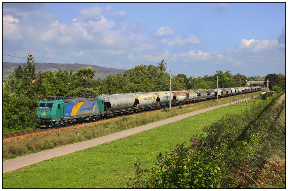 Die bis 2015 in sterreich zugelassene 185.542 (R4C) wurde am 5. September 2010 mit dem SGAG 96590 nahe Herzogenburg Stadt an der Tullnerbahn abgelichtet.