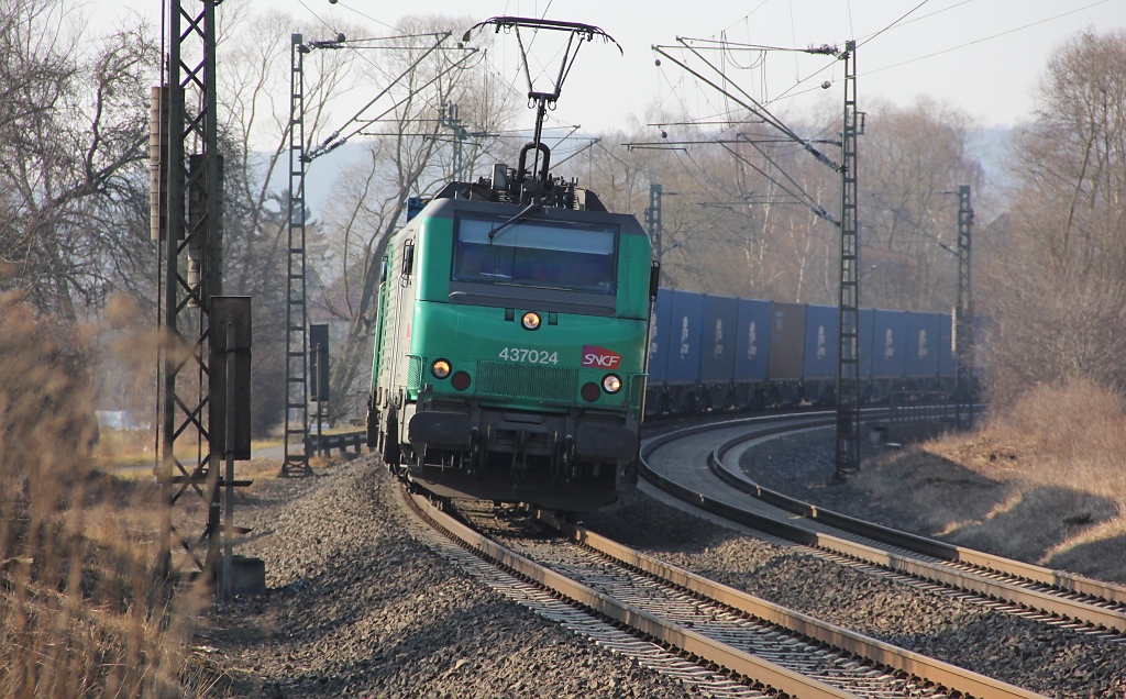 Die  blaue Wand . Am 06.03.2012 von 437024 in Richtung Norden gezogen. Aufgenommen zwischen Wehretal Reichensachsen und Eschwege West.