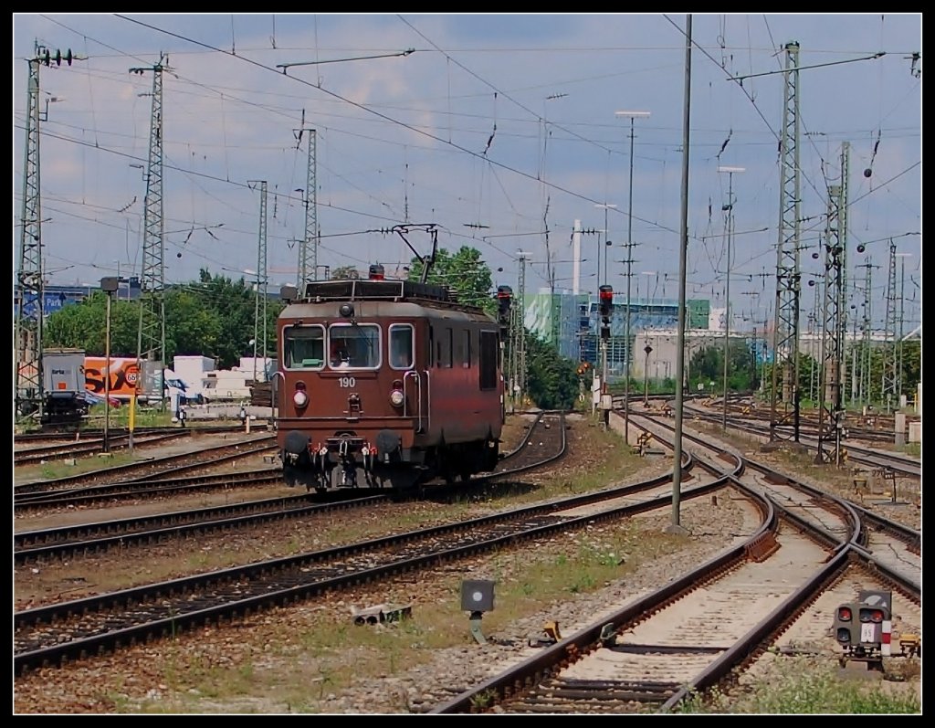Die BLS RE 4/4 190 fahrt ein in Basel Badischer Bhf am 06. 08 2010 fur nachtsten einsatz...