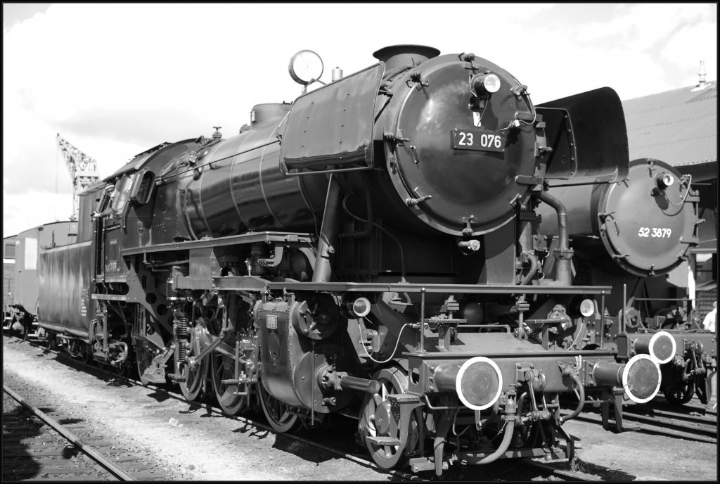 Die BR 023 076 bei der durchfahrt in Bhf Beekbergen am 04. 09 2010.