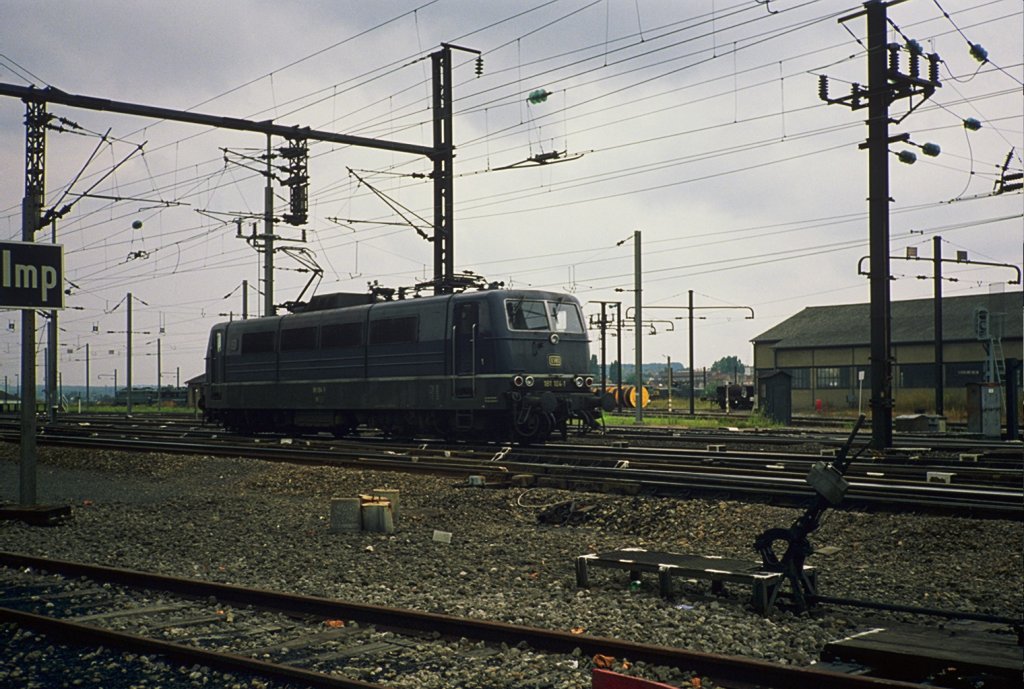 Die BR 181 104 beim Manver im Bahnhof Forbach im Jahr 1988....