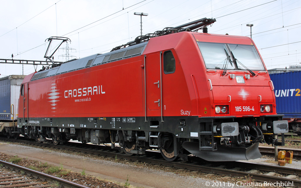 Die BR 185 596-4 ist in der neuen Crossrail Bemalung usserst attraktiv.
Im RB Muttenz am 3. Mai 2011