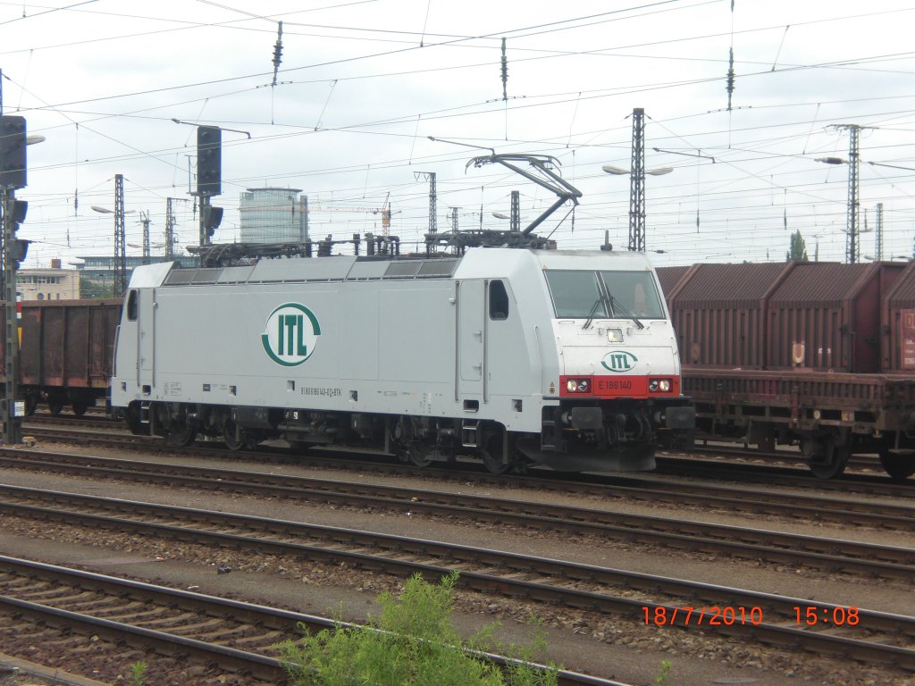 Die BR 186 140 stand in Dresden-Friedrichstadt und wartete auf die nchste Tour. 