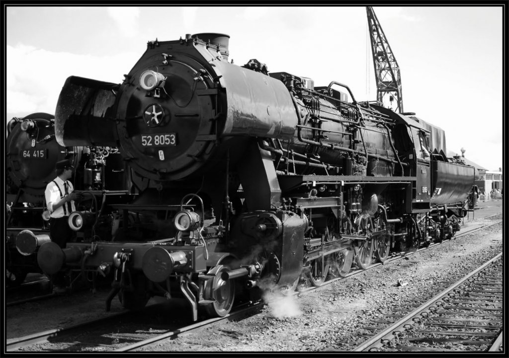 Die BR 52 8053 bei rangieren in Nw Beekbergen am sonnigen 04. 09 2010.