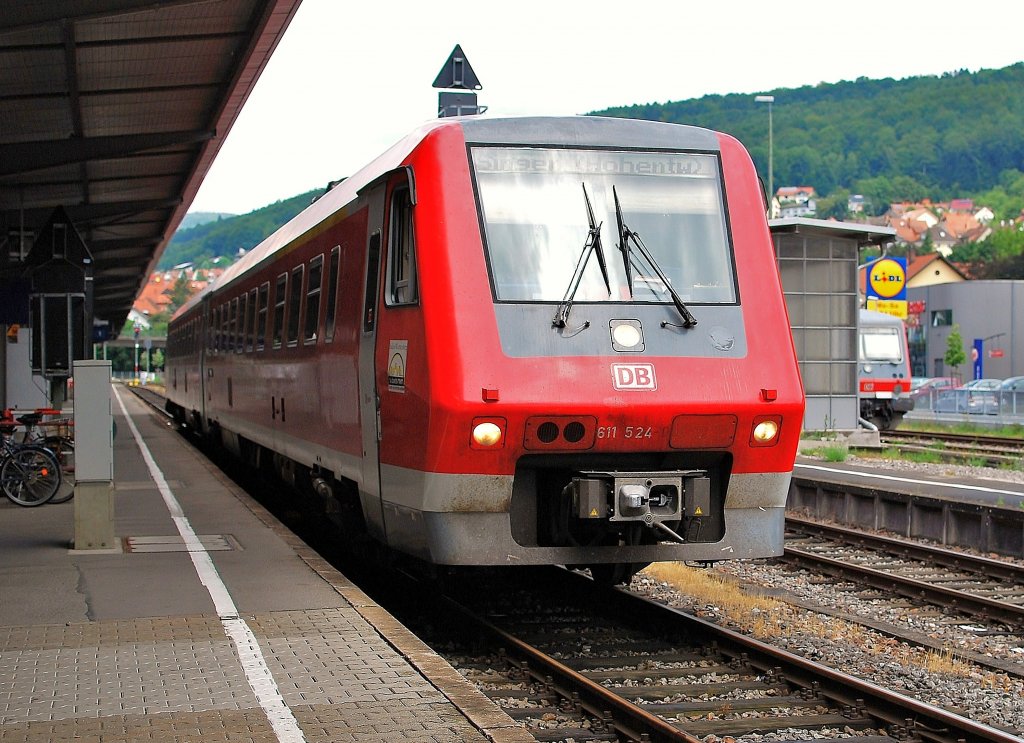Die BR 611 524 mit IRE 3125 auf die HochRheinBahn (Basel Bad Bf - Singen ) hier bei ausfahrt von Bf Waldshut am 26. 07 2010.