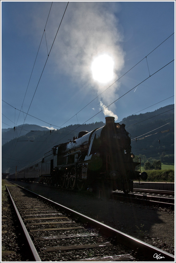 Die Brenner & Brenner Lok 33.132 zieht bei der IGE sterreichrundfahrt den Sdz 17196 von St.Veit an der Glan nach Graz. 
Unzmarkt 20.8.2012
