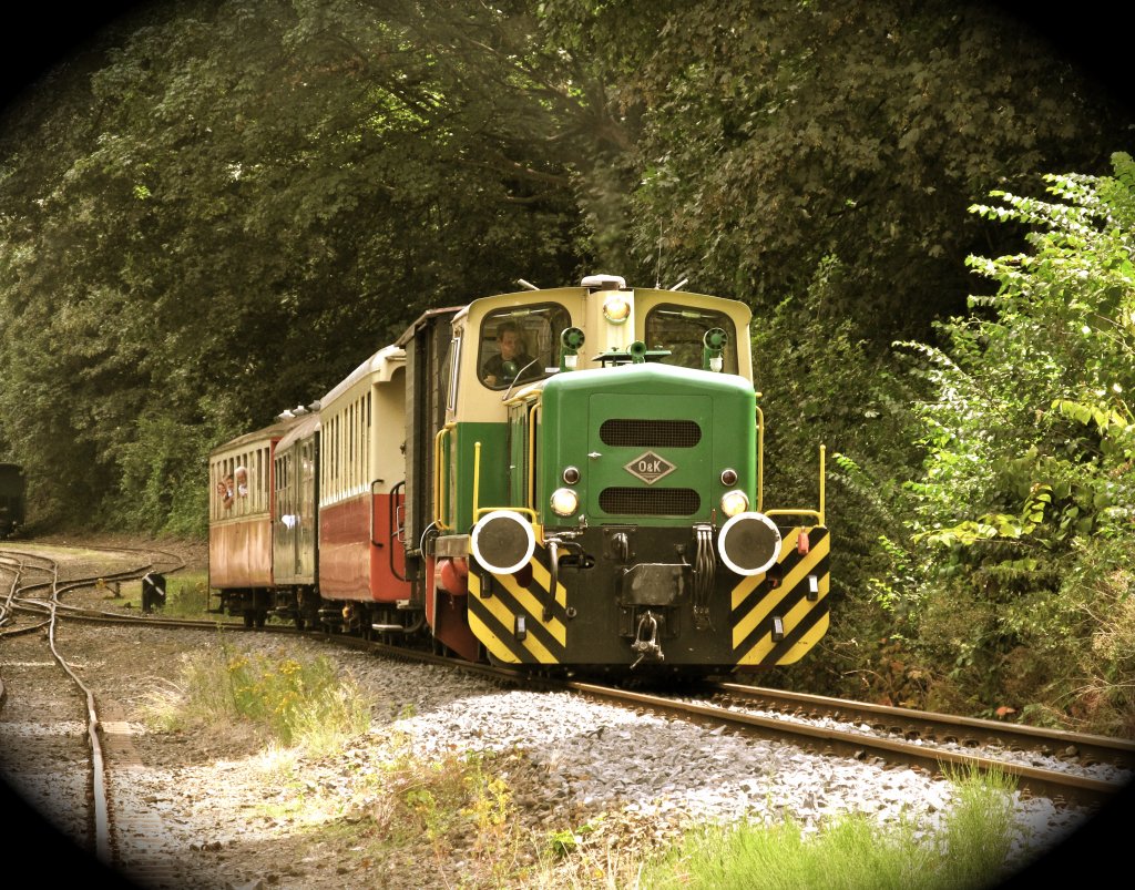 Die Brohltalbahn wie zu alten Zeiten? Wohl eher nicht! O&K Diesellok D1 am 16.7.2011 in Brohl-Ltzing.