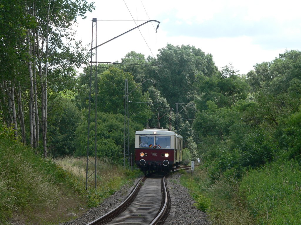 Die Buckower Kleinbahn verkehrt nur am Wochenende und ist ein Ausflugstipp. Stndlich per Regionalzug von Berlin Lichtenberg aus zu erreichen. 25.6.2011, bei Waldsieversdorf