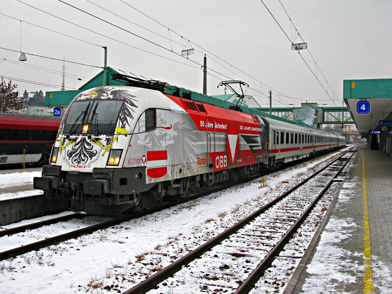 Die Bundesheer Lok bespannte heute das Zugpaar 1219/1218  Ski-Express Montafon . In Bregenz fotografiert.

Lg
