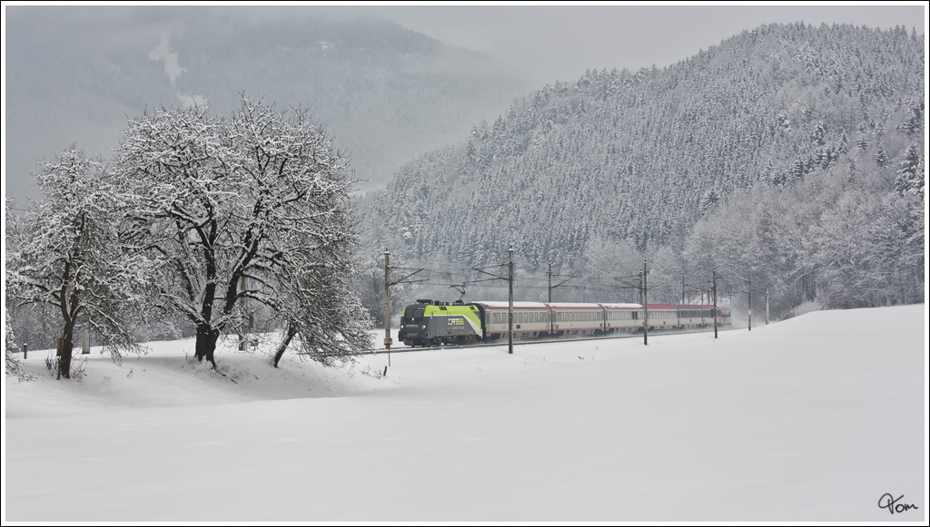 Die CAT (City Airport Train) 1116 142 bespannte heute den IC 518 von Graz nach Innsbruck. 
Niklasdorf 24.2.2013