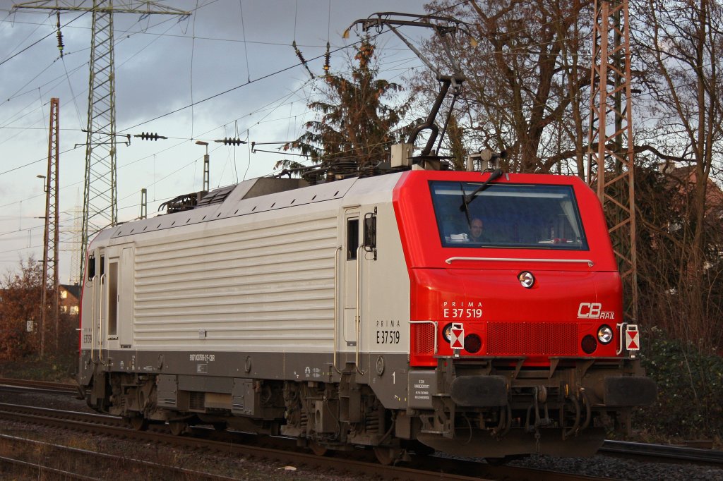 Die CB Rail E37 519 am 9.12.11 als Lz bei einem kurzen Halt in Ratingen-Lintorf.