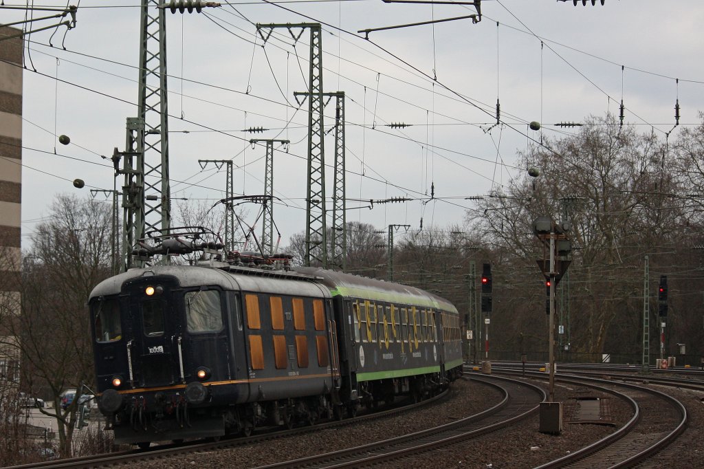 Die Centalbahn 10008 fuhr am 11.3.12 mit einem Sonderzug durch Dsseldorf-Volksgarten.