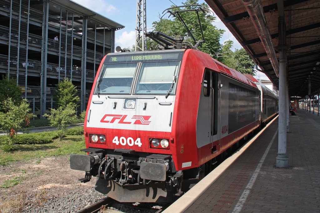 Die CFL 4004 stand am 19.8.11 mit einer Regionalbahn in Trier Hbf.