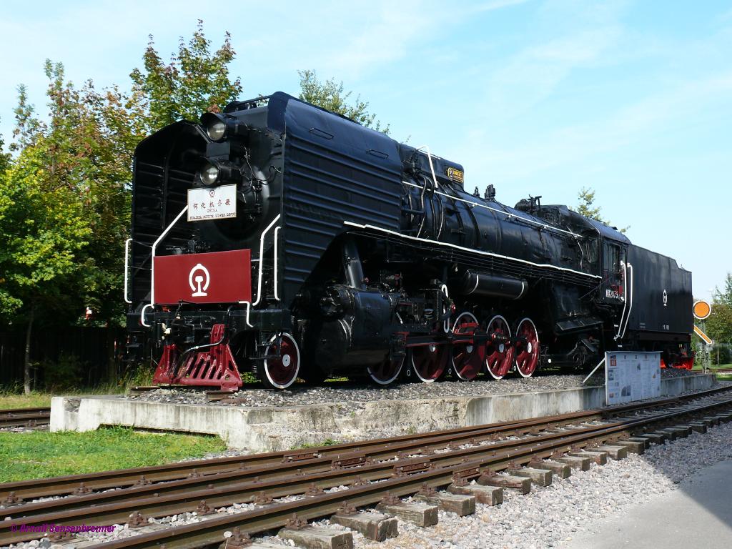 Die chinesische 1&acute;E1&acute;-Dampflok QJ-2655 vom Typ QJ (Qian Jin=Fortschritt) ist hier im Technikmuseum zu sehen.

2010-09-23 Speyer-Technikmuseum