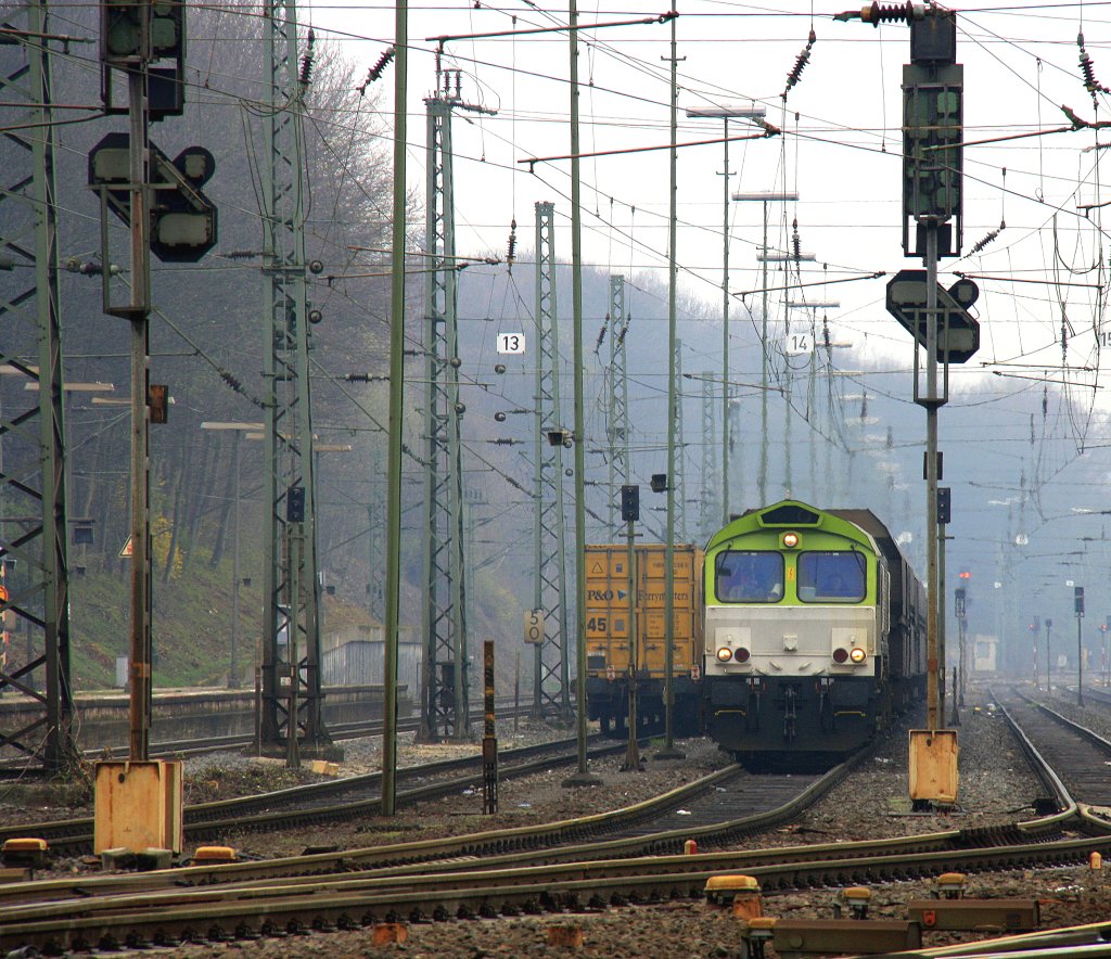 Die Class 66 6609/PB05 von Captrain steht in Aachen-West mit einem Koksleerzug aus Bottrop und wartet auf die Abfahrt nach Lttich-Seraing(B) bei Wolken am 4.4.2012.