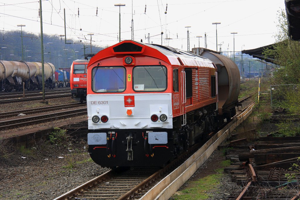 Die Class 66 DE6301  Debora  von Crossrail in neuer Lackierung steht an der Laderampe in Aachen-West.
Aufgenommen am 13.4.2012.