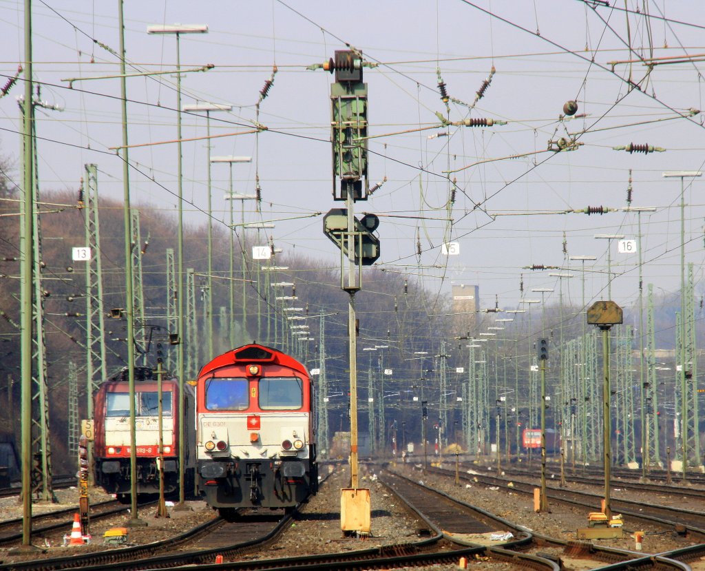 Die Class 66 DE6301  Debora  von Crossrail fhrt als Lokzug von Aachen-West nach Montzen(B) bei der Ausfahrt von Aachen und fhrt in Richtung Belgien bei schnem Sonnenschein am 1.4.2013.