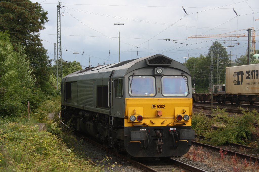 Die Class 66 DE6302 von DLC Railways steht abgestellt an der Rampe vom Aachener-Westbahnhofes bei Regenwolken.
19.6.2011