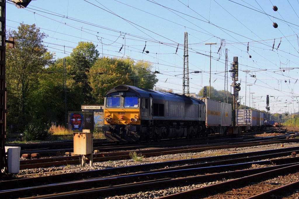 Die Class 66 DE6302 von DLC Railways fhrt mit einem Containerzug von Aachen-West nach Belgien bei Sonne.
15.10.2011
