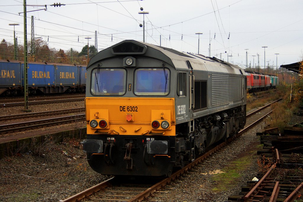 Die Class 66 DE6302 von DLC Railways steht abgestellt an der Laderampe in Aachen-West.
4.12.2011