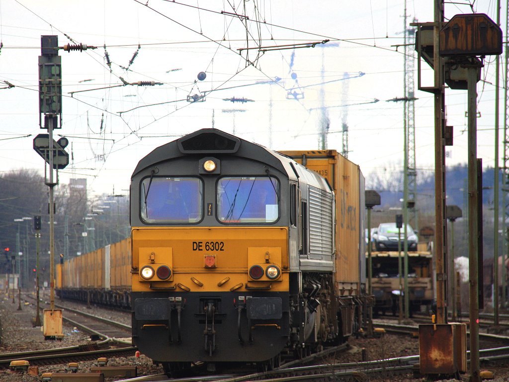 Die Class 66 DE6302 von DLC Railways fhrt mit einem P&O Ferrymasters Containerzug von Aachen-West nach Muizen(B) bei Sonne und Wolken Mix am 11.3.2012.