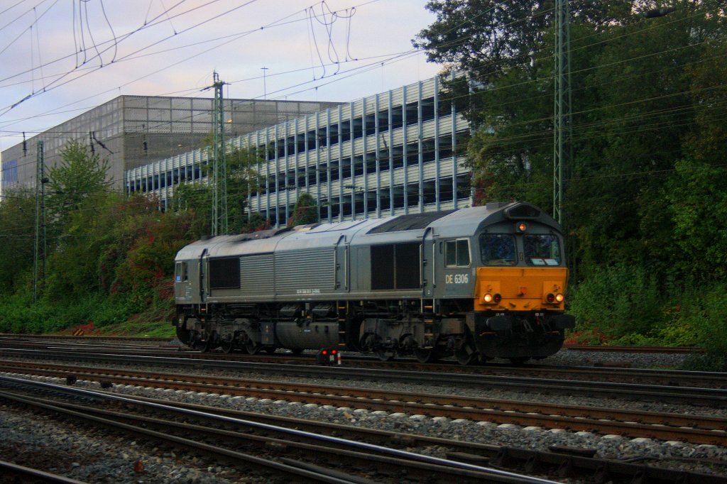 Die Class 66 DE6306 von DLC Railways und Crossrail rangiert in Aachen-West bei Herbstwetter.
5.10.2011