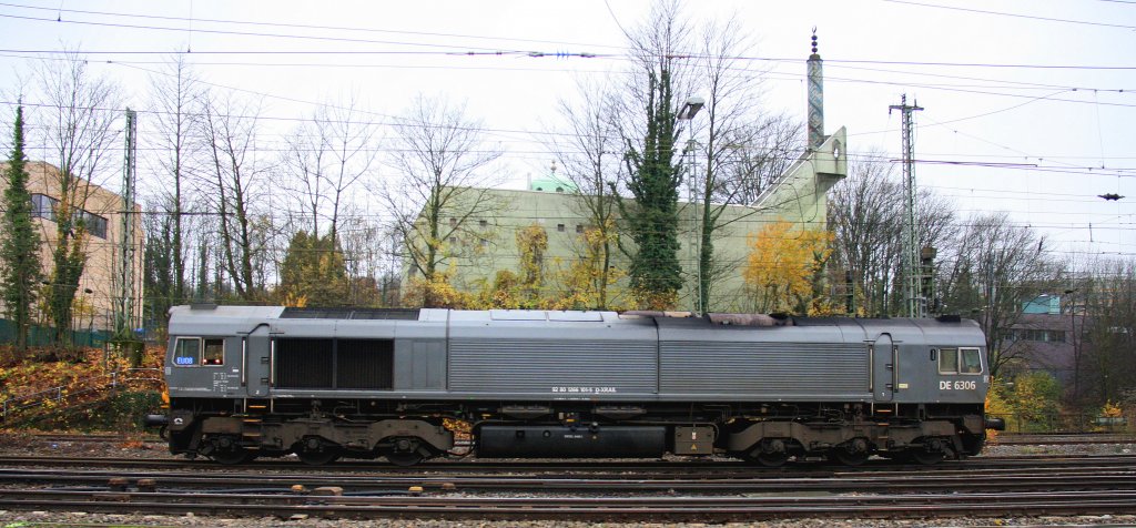Die Class 66 DE6306 von DLC Railways rangiert in Aachen-West bei trbem Novemberwetter am 24.11.2012.