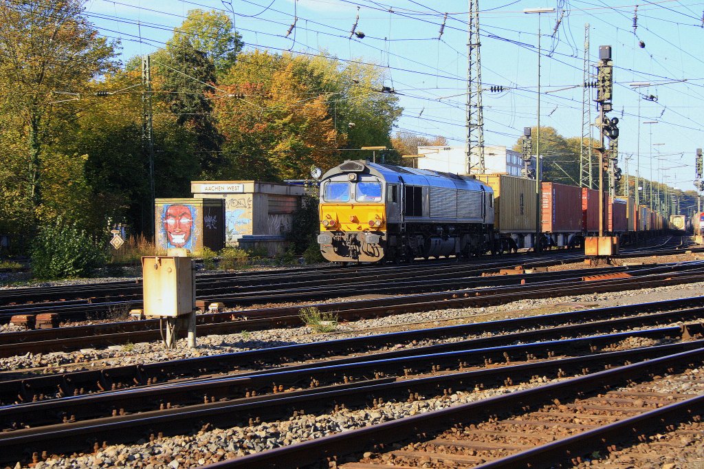 Die Class 66 DE6307 von DLC Railways fhrt mit einem sehr langen Containerzug von Aachen-West nach Antwerpen-Berendrecht(B) bei schnem Herbstwetter.
23.10.2011
