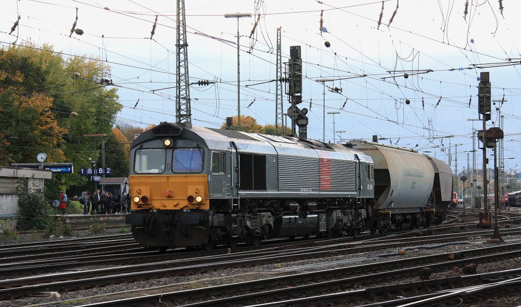 Die Class 66 DE6309 von DLC Railways zieht einen Getreidezug mit Schubhilfe E186 239 von Aachen-West zum Gemmenicher-Tunnel und dann weiter nach Belgien. Aufgenommen am 15.10.2012.