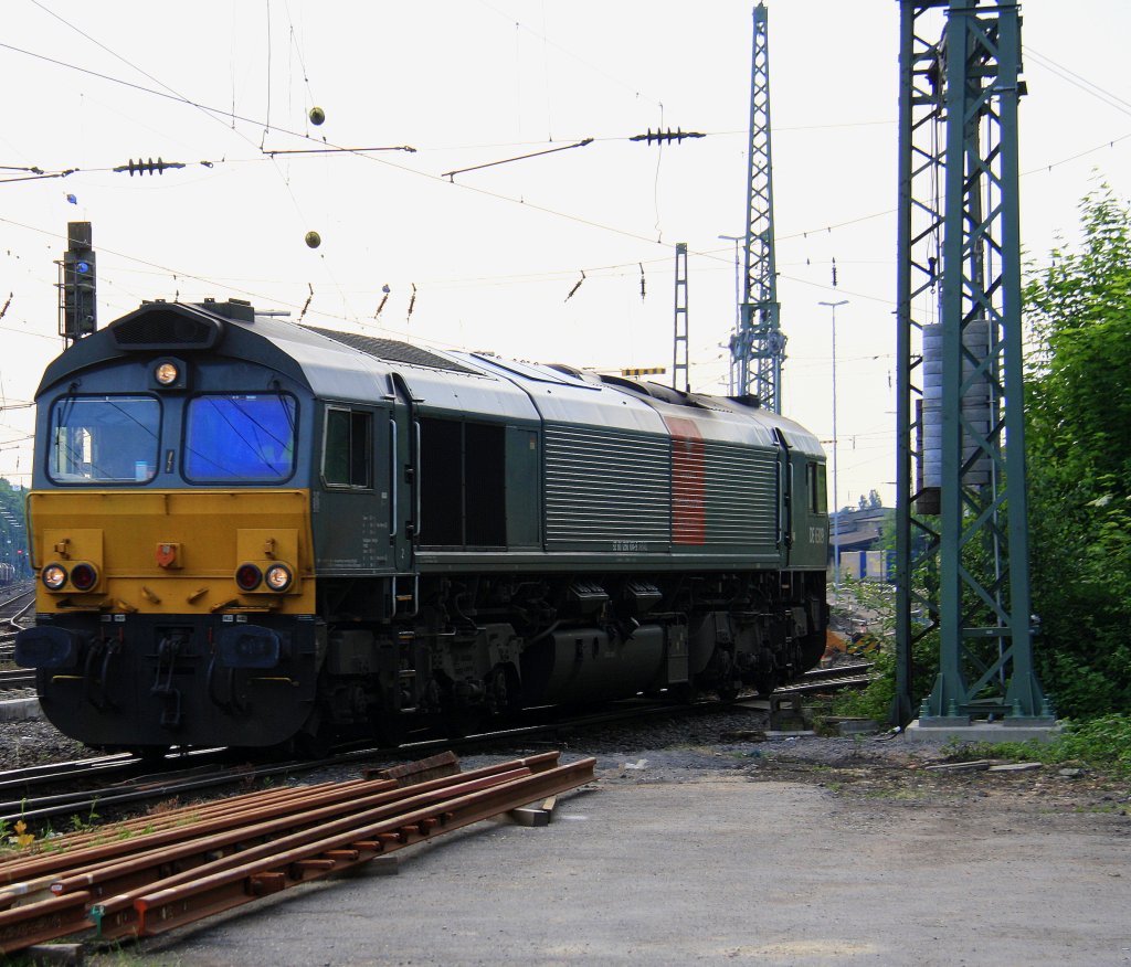 Die Class 66 DE6309 von DLC Railways fhrt als Lokzug aus Aachen-West nach Montzen(B) bei der Ausfahrt aus Aachen-West und fhrt in Richtung Belgien in der Abendsonne am Abend vom 18.6.2013.