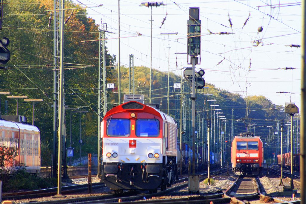 Die Class 66 DE6310  Griet  von Crossrail fhrt als Lokzug von Aachen-West nach Montzen/Belgien bei Sonne.
22.10.2011