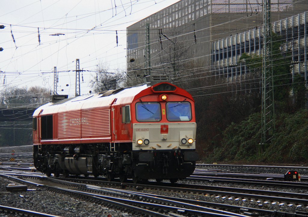 Die Class 66 DE6310  Griet  von Crossrail und  kommt als Lokzug aus Montzen(B) und fhrt in Aachen-West ein bei strmenden Regen am 21.1.2012.
