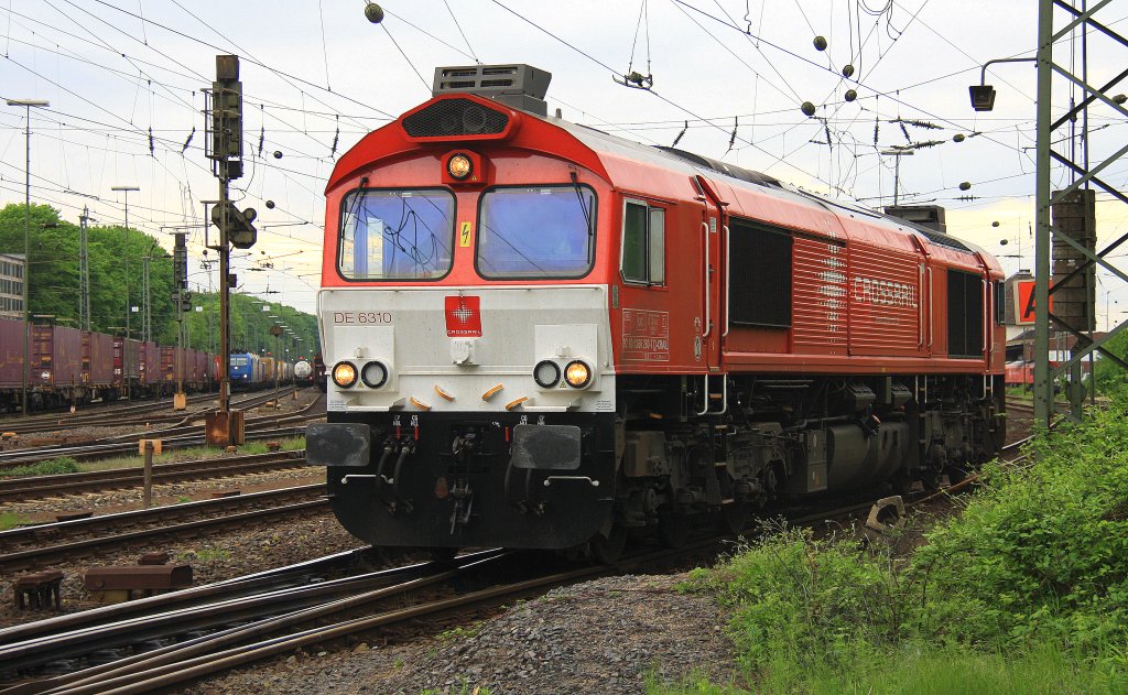 Die Class 66 DE6310  Griet  von Crossrail rangiert in Aachen-West am 11.5.2012.