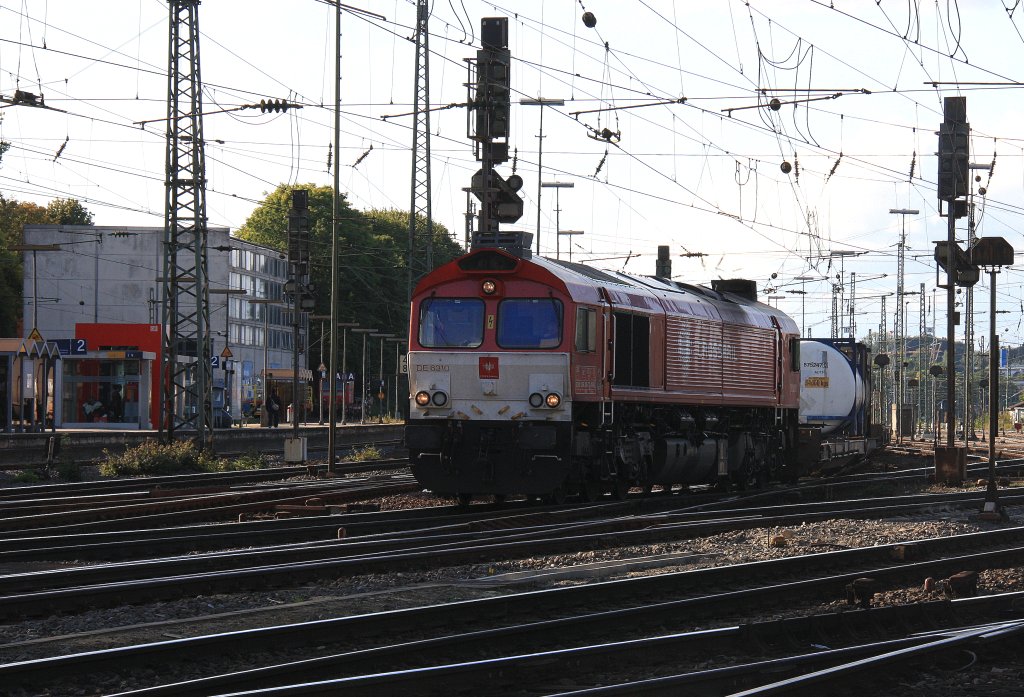 Die Class 66 DE6310   Griet  von Crossrail f�hrt mit einem Containerzug von Aachen-West nach Belgien bei Sonnenschein am 22.9.2012.