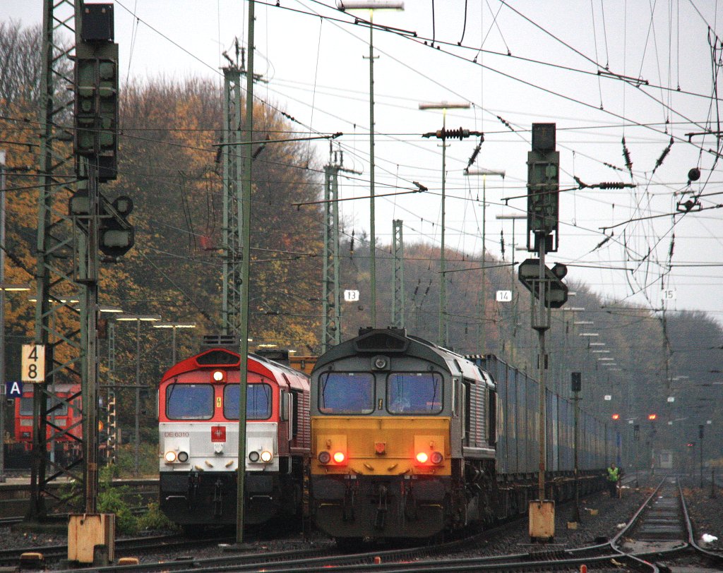 Die Class 66 DE6310  Griet  von Crossrail steht in Aachen-West mit einem  P&O Ferrymasters Containerzug und wartet auf die Abfahrt nach Muizen(B).
Und auf dem Nebengleis steht die Class 66 DE6309 von DLC Railways mit einem  Bulkhaul-Ganzzug und wartet auf die Abfahrt nach Zeebrugge-Ramskapelle(B) bei Regenwetter am 18.11.2012.