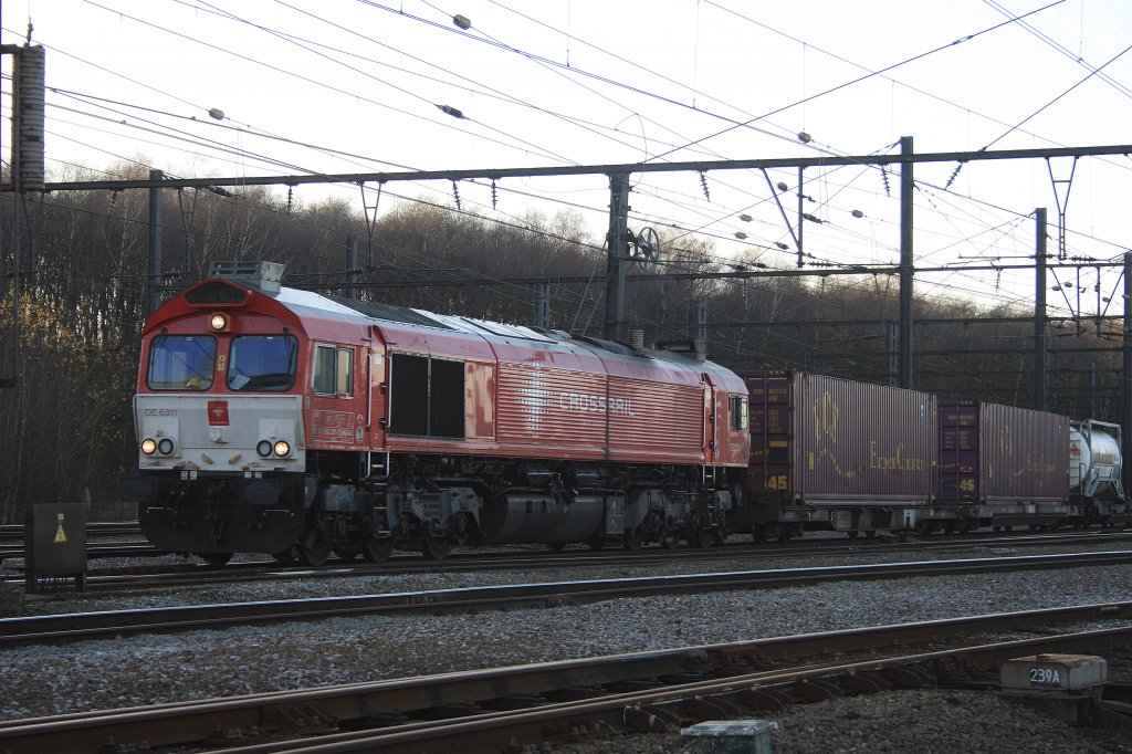 Die Class 66 DE6311  Hanna  von Crossrail fhrt mit einem Containerzug von Montzen nach Aachen-West.
10.12.2011
