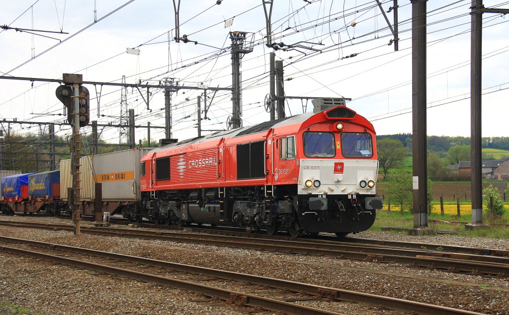 Die Class 66 DE6311   Hanna  von Crossrail fhrt mit einem Containerzug bei der Ausfahrt aus Montzen-Gare(B) in Richtung Vise(B) bei Sonnenschein mit Wolken am 29.4.2012.