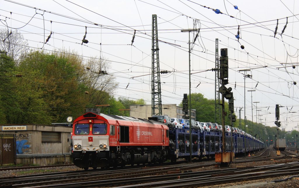 Die Class 66 DE6311  Hanna  von Crossrail fhrt mit einem sehr langen Dacia-Autozug aus Ciumesti(RO) nach Tongeren(B) bei der Ausfahrt aus Aachen-West und fhrt in Richtung Montzen/Belgien bei Wolken am Abend des 30.4.2013.