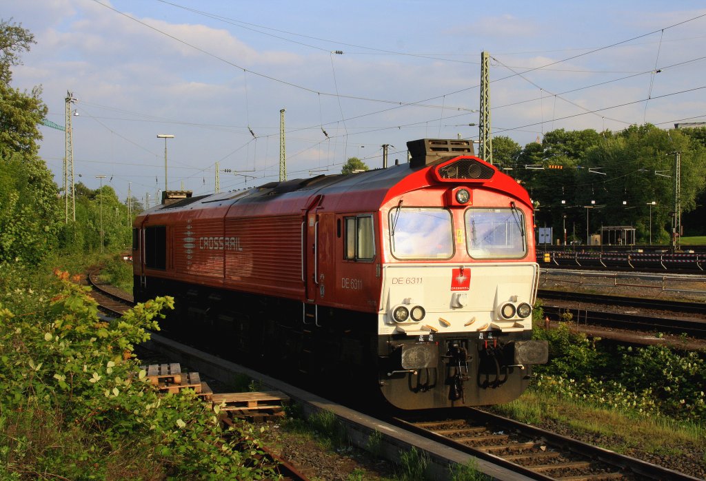 Die Class 66 DE6311  Hanna  von Crossrail steht auf dem abstellgleis in Aachen-West in der Abendsonne am 31.5.2013.