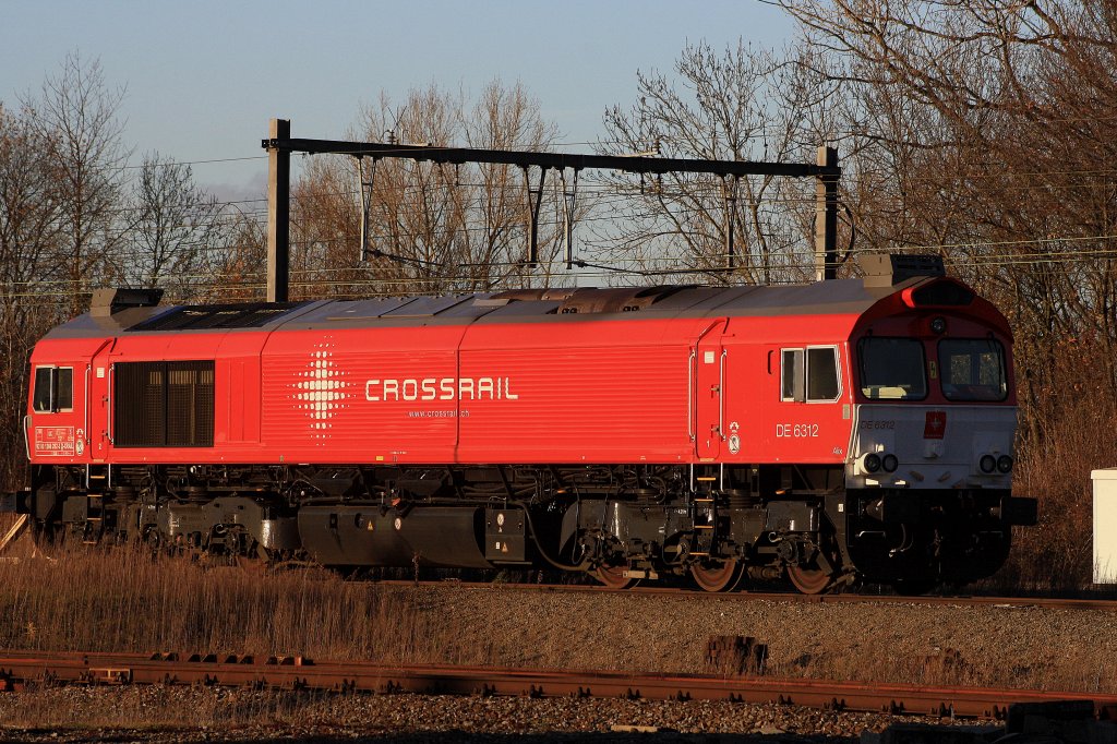 Die Class 66 DE6312  Alix  von Crossrail steht abgestellt in Montzen-Gare.
10.12.2011
