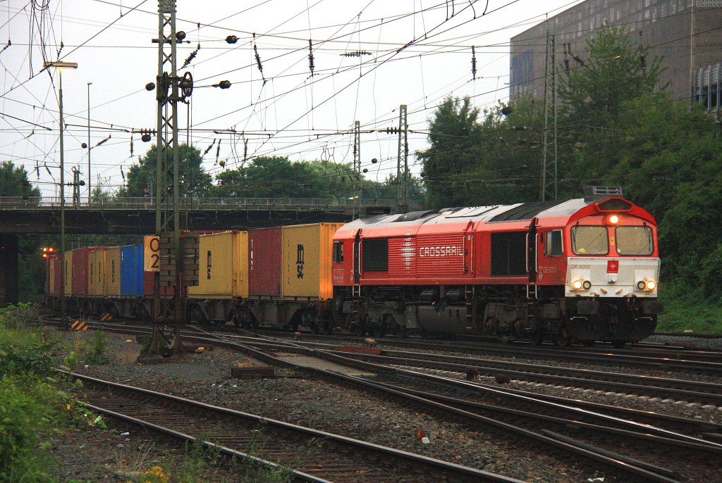 Die Class 66 DE6312  Alix  von Crossrail kommmt mit einem sehr langen Containerzug aus Antwerpen-Berendrecht(B) und fhrt in Aachen-West ein in der Abendstimmung am 26.7.2012.